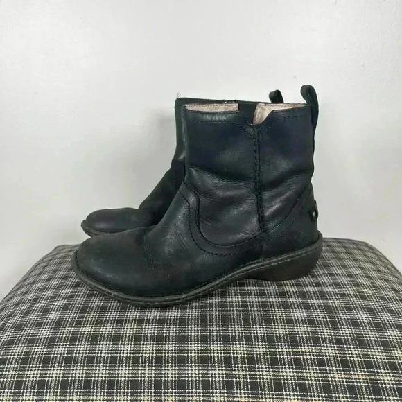 Black UGG Winter Above Ankle Zip Up Boots - Picture 1 of 4